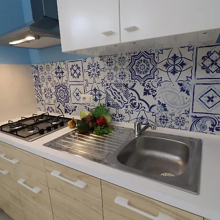 House Nike 4 Guests *