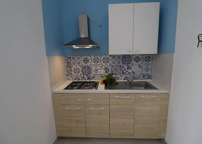 House Nike 4 Guests *