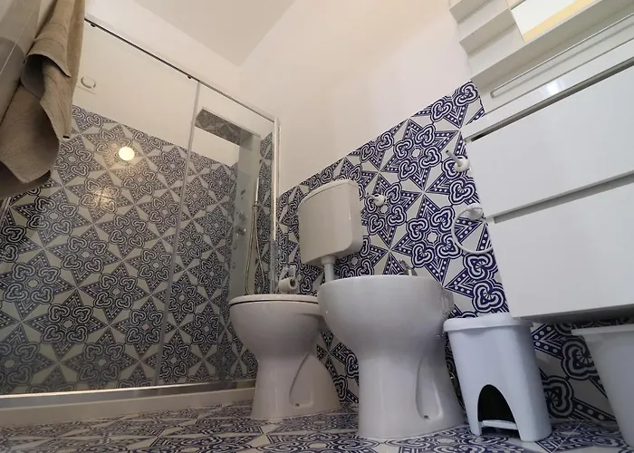 House Nike 4 Guests *