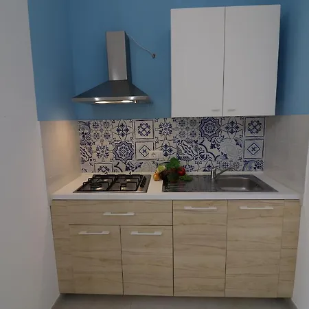 House Nike 4 Guests *