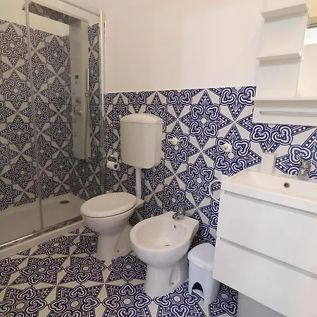 House Nike 4 Guests *