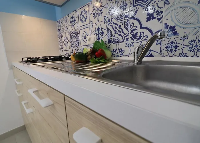 House Nike 4 Guests *