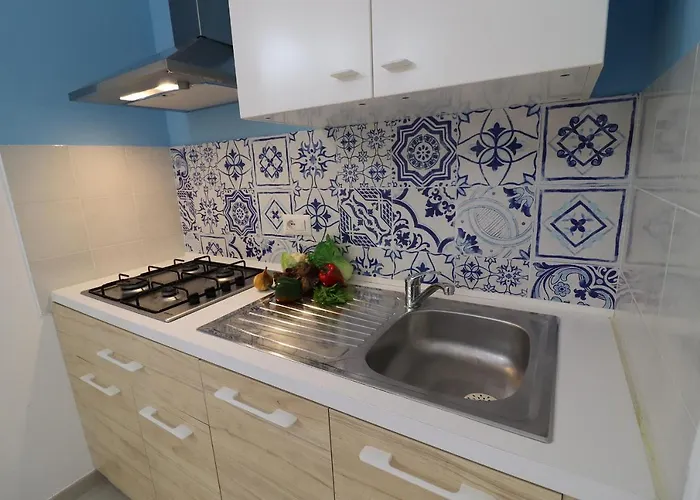 House Nike 4 Guests *